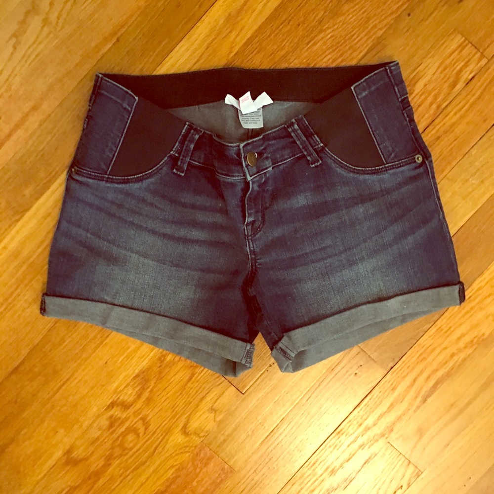 Isabel maternity side panel jean shorts, size 4